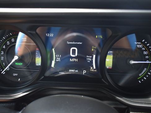 Used 2024 Jeep Wrangler Unlimited Sahara AWD/4WD image 15