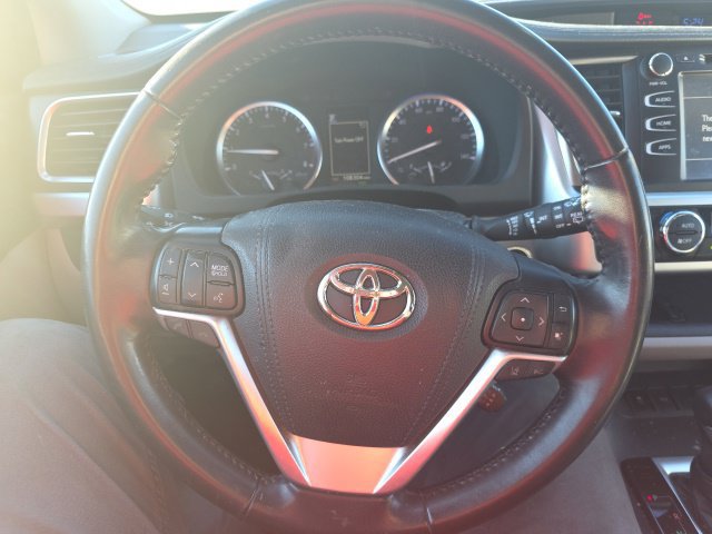 Used 2018 Toyota Highlander XLE FWD image 15