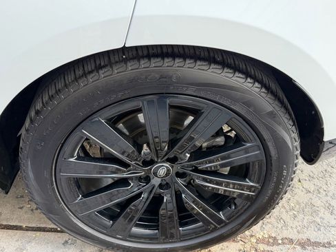 Used 2023 Land Rover Range Rover SE image 15