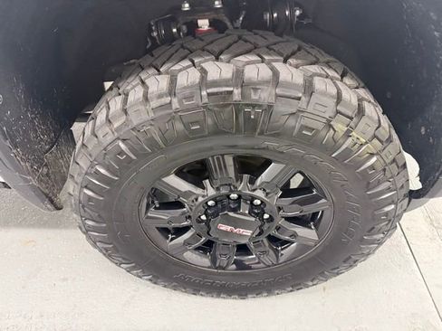 Used 2024 GMC Sierra 2500 AT4 w/ AT4 Preferred Package image 5