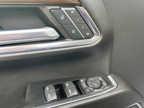 Used 2024 GMC Sierra 2500 SLT w/ SLT Premium Package image 17