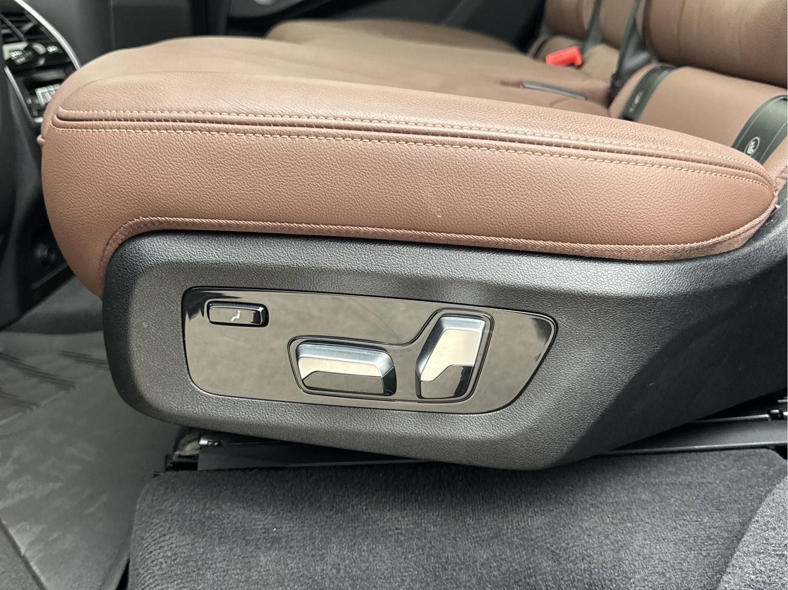 Used 2020 BMW X7 xDrive50i w/ Cold Weather Package AWD/4WD image 28