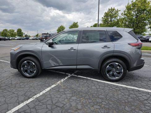 Used 2024 Nissan Rogue SV AWD/4WD image 14
