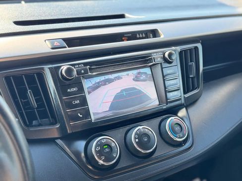 Used 2018 Toyota RAV4 LE image 21