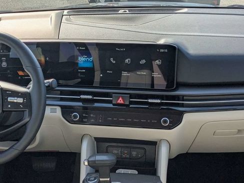 Used 2025 Kia Seltos EX FWD image 19