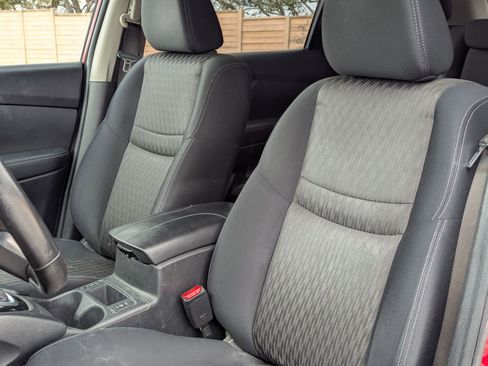 Used 2017 Nissan Rogue SV image 11