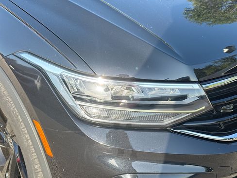 Used 2023 Volkswagen Tiguan SE R-Line FWD image 32