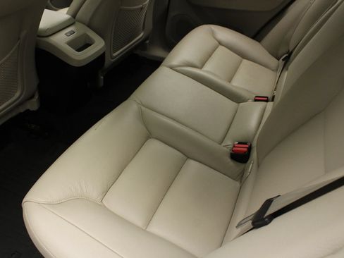 Used 2019 Volvo XC60 T5 Momentum w/ Multimedia Package AWD/4WD image 21