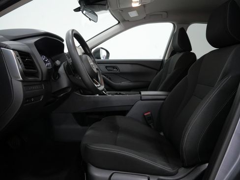 Used 2024 Nissan Rogue S FWD image 12