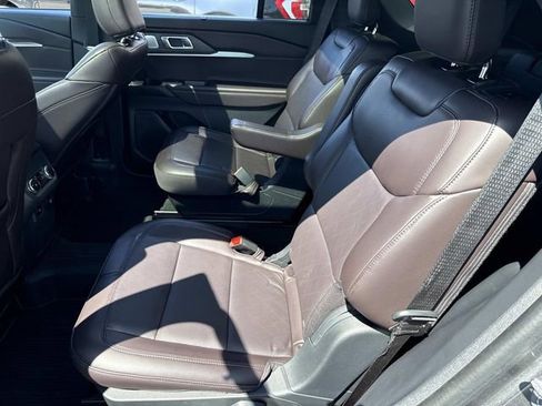 Certified 2025 Ford Explorer Platinum RWD image 19