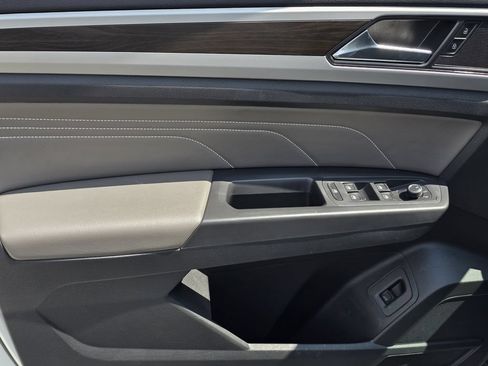 Used 2023 Volkswagen Atlas SE w/ Panoramic Sunroof Package FWD image 17