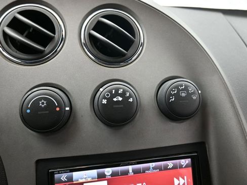 Used 2009 Pontiac Solstice GXP w/ Premium Package image 16