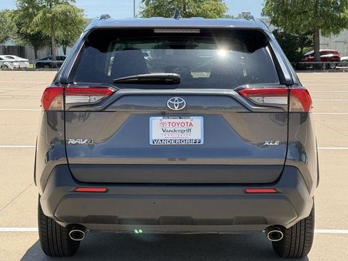 Used 2025 Toyota RAV4 XLE FWD image 5