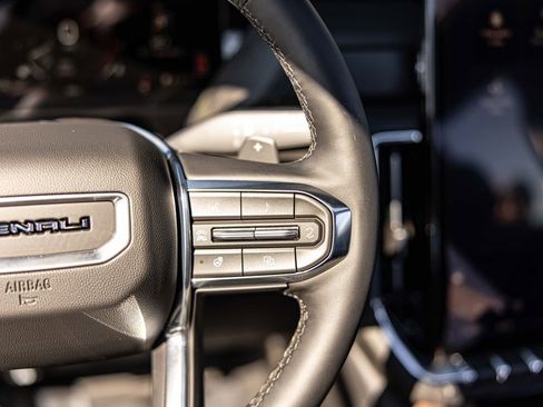 Used 2026 GMC Yukon Denali w/ Sun & Power Step Package image 27