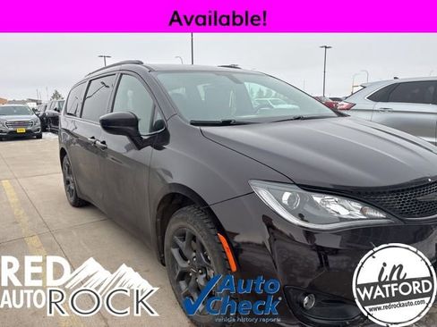Used 2018 Chrysler Pacifica Touring-L w/ Premium Audio Group image 1