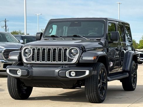 Used 2025 Jeep Wrangler Unlimited Sahara AWD/4WD image 3