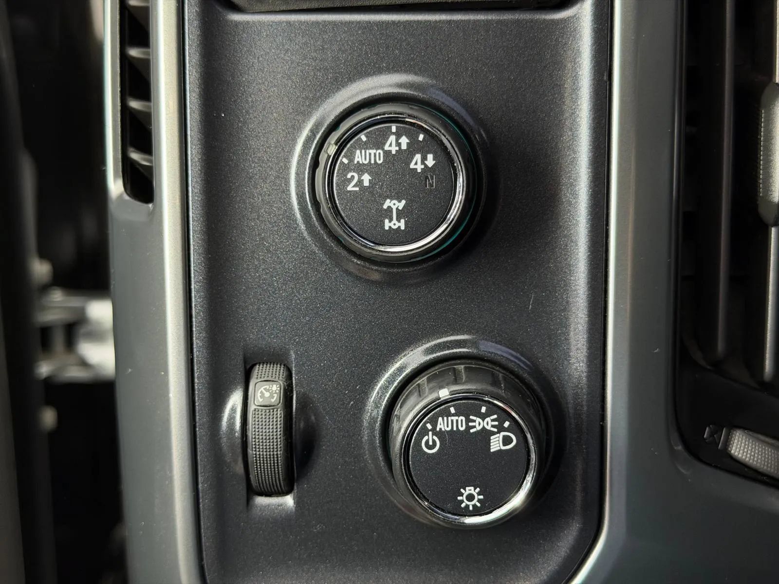 Used 2014 Chevrolet Silverado 1500 LT AWD/4WD image 27