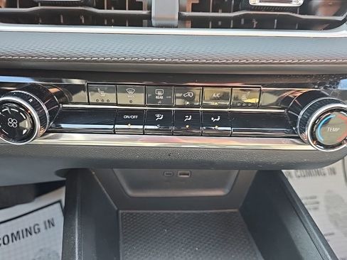 Used 2025 Chevrolet Equinox LT FWD image 33