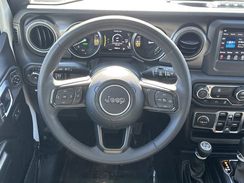 Used 2023 Jeep Wrangler Unlimited image 24