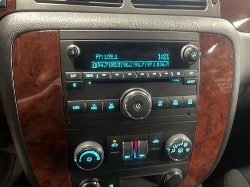 Used 2011 Chevrolet Avalanche LS AWD/4WD image 24