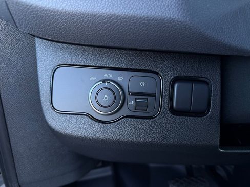 Used 2025 Mercedes-Benz Sprinter 2500 image 27