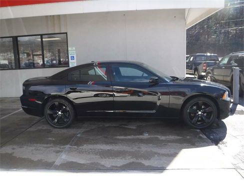 Used 2012 Dodge Charger SXT Plus image 2