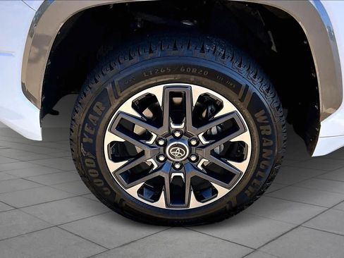 Used 2022 Toyota Tundra Limited image 10
