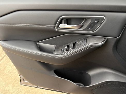 New 2026 Nissan Rogue Platinum image 18