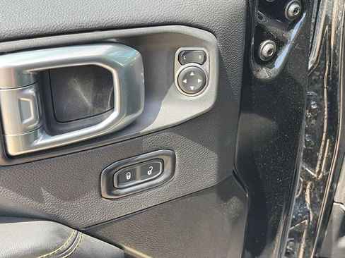 Used 2025 Jeep Wrangler Sahara image 18