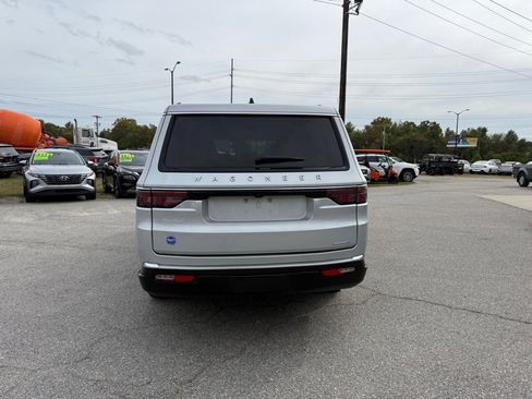 Used 2024 Jeep Wagoneer L Series II w/ Flexible Seating Group image 4