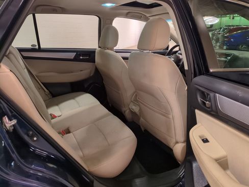 Used 2018 Subaru Outback 2.5i Premium image 12