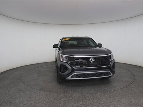 Used 2024 Volkswagen Atlas Cross Sport SE image 30