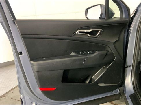 Used 2025 Kia Sportage LX AWD/4WD image 24