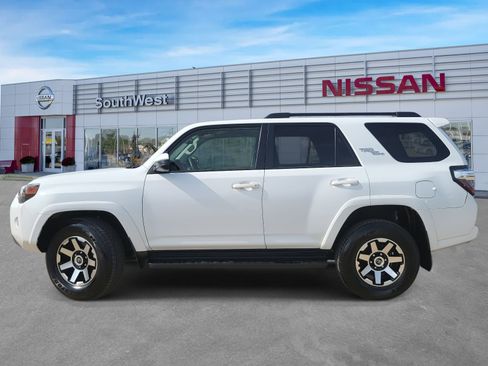 Used 2024 Toyota 4Runner TRD Off-Road image 9