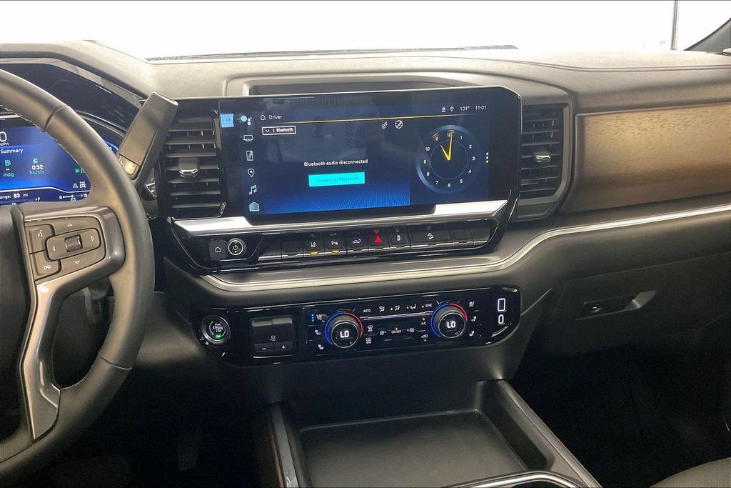 Used 2024 Chevrolet Silverado 2500 High Country w/ High Country Premium Package AWD/4WD image 8