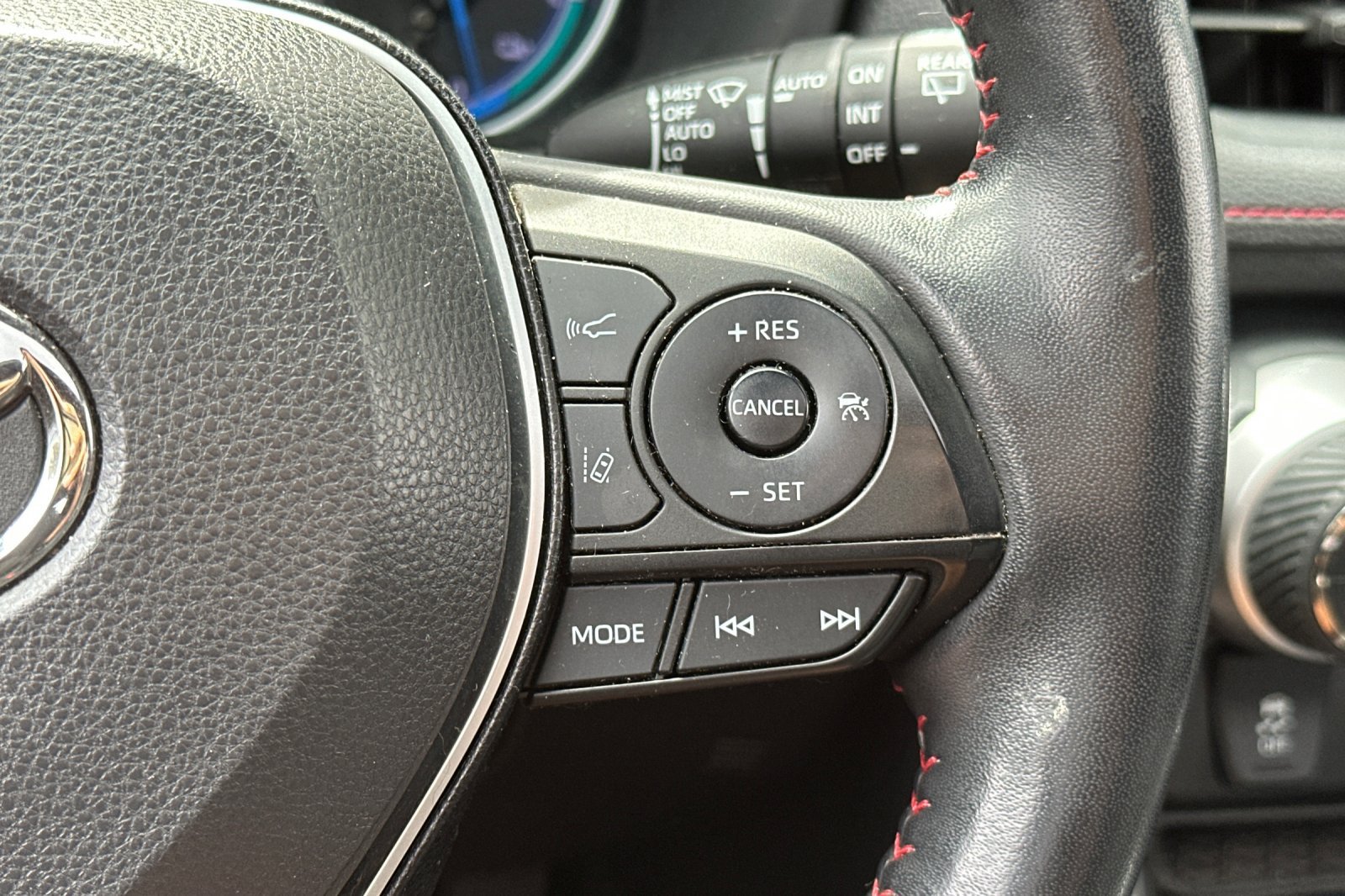 Used 2021 Toyota RAV4 SE w/ Weather & Moonroof Package AWD/4WD image 39