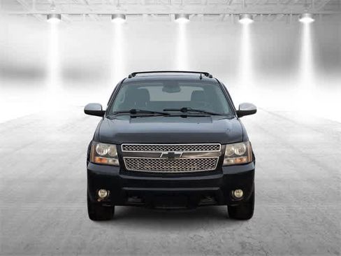 Used 2013 Chevrolet Avalanche LTZ image 3