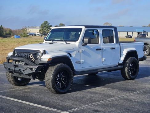 Used 2020 Jeep Gladiator Overland image 3