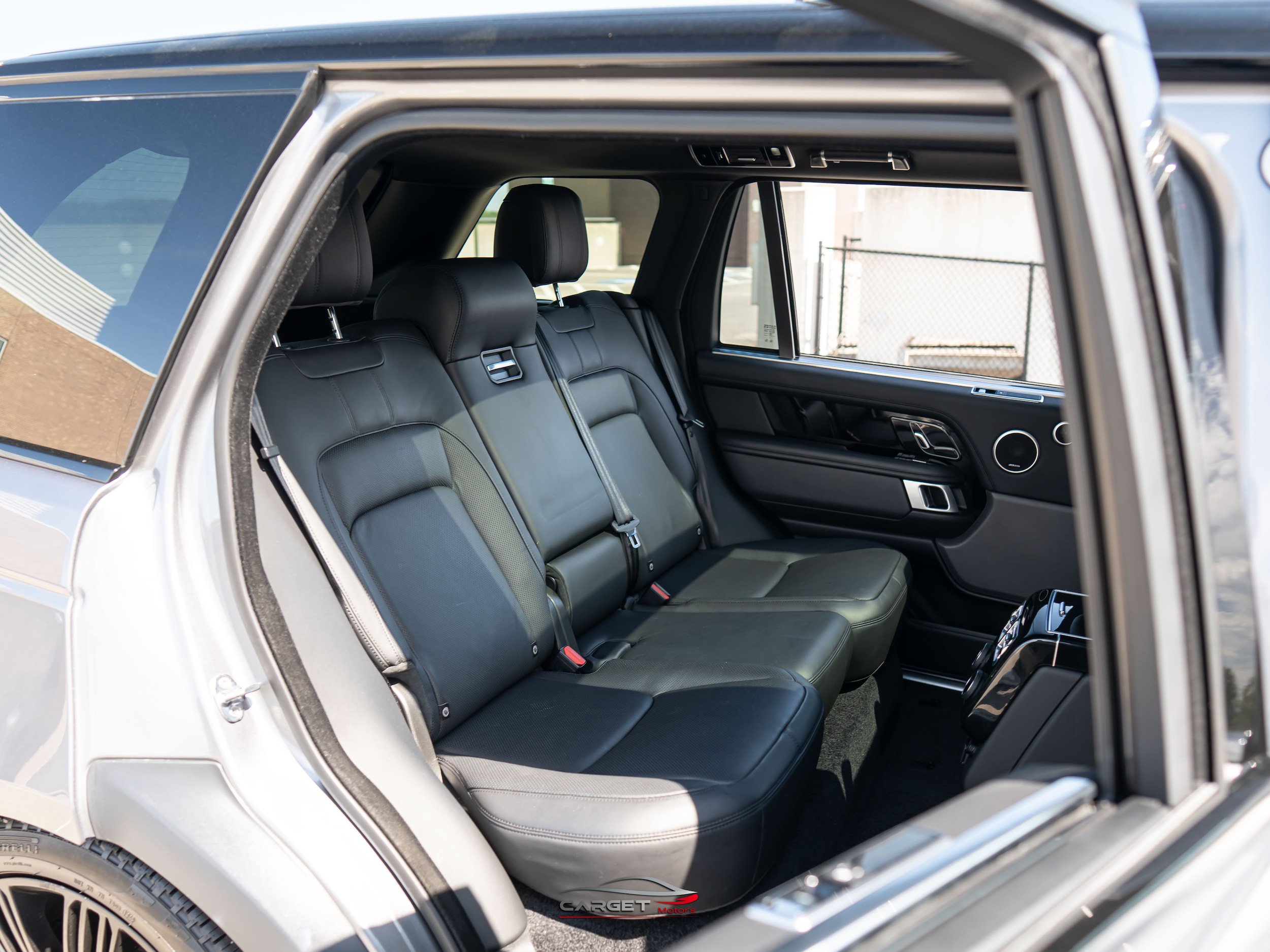 Used 2021 Land Rover Range Rover P525 Westminster Edition LWB AWD/4WD image 18