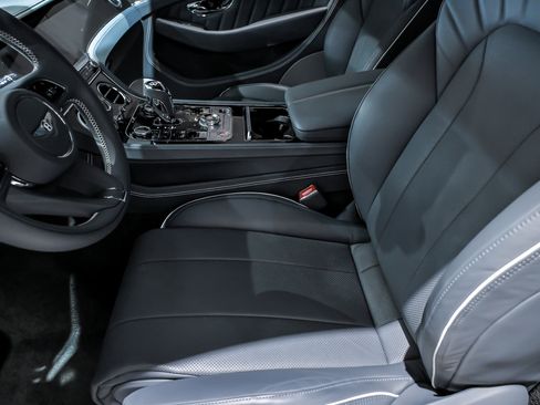 Used 2024 Bentley Continental GT image 26