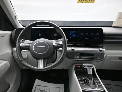 Used 2025 Hyundai Kona SEL AWD/4WD image 13