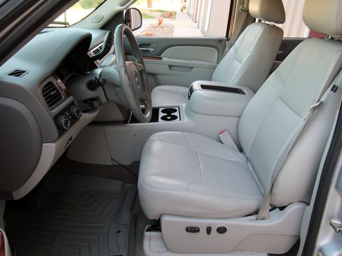 Used 2014 GMC Sierra 2500 SLT w/ SLT Convenience Package AWD/4WD image 23