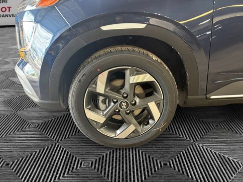Used 2026 Hyundai Venue SEL FWD image 14