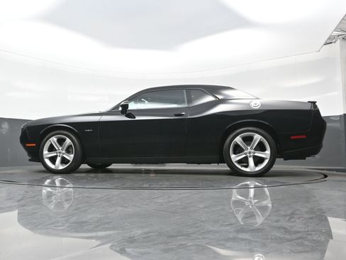 Used 2017 Dodge Challenger R/T image 23