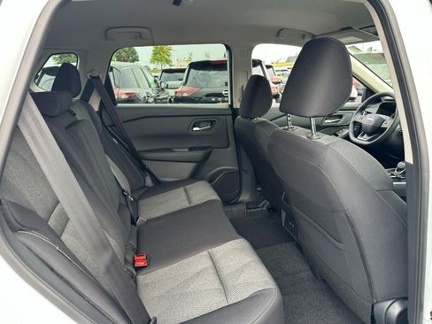 Used 2026 Nissan Rogue SV FWD image 4