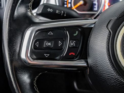 Used 2018 Jeep Wrangler Unlimited Sahara image 16