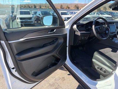 New 2026 Jeep Grand Cherokee Altitude image 14