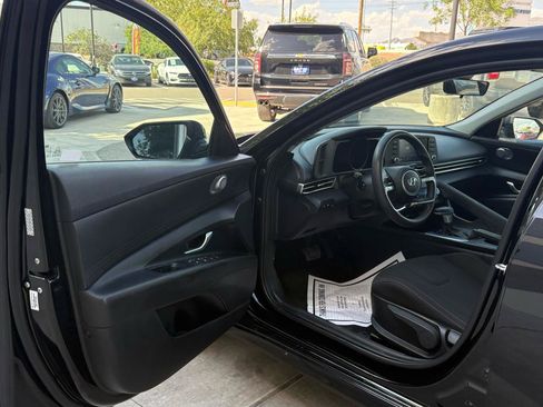 Used 2023 Hyundai Elantra SEL FWD image 14