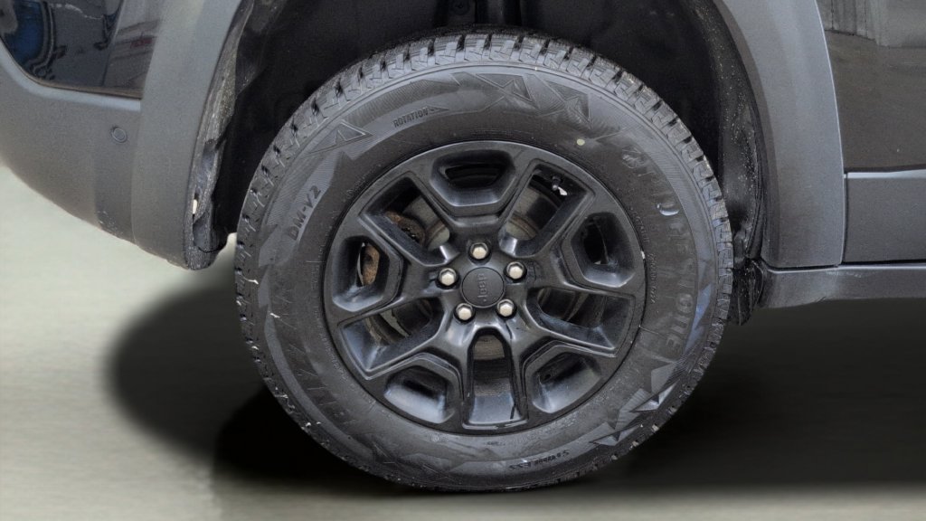 Used 2019 Jeep Cherokee Trailhawk AWD/4WD image 28