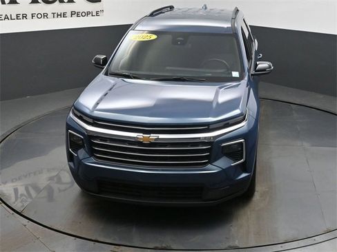 Used 2025 Chevrolet Traverse LT image 60